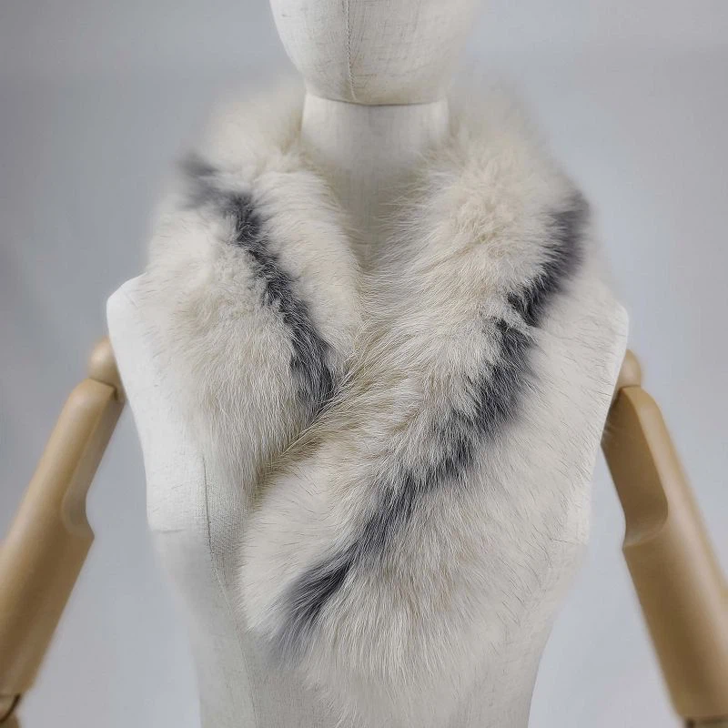 Barvený límec z liščí kožešiny